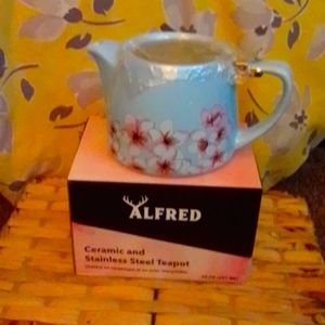 Alfred ceramic and stainless steel teapot. 20 oz.